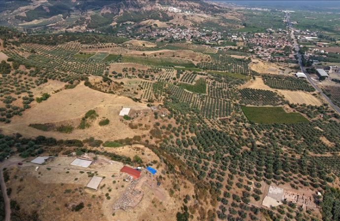 Sardes kazısı: 2 bin 800 yıllık Lidya Sarayı kalıntıları ortaya çıktı