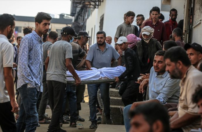 İsrail’in Gazze’ye saldırılarında can kaybı son 24 saatte 51 artarak 61 bin 827’ye çıktı