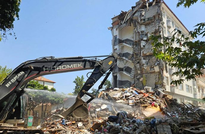 Sındırgı depremi Manisa’da da yıkım yarattı