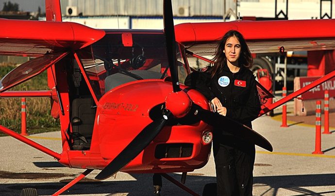 17 yaşında pilot adayı Defne Özcan TIME’ın ‘Yılın Kızları’ listesinde