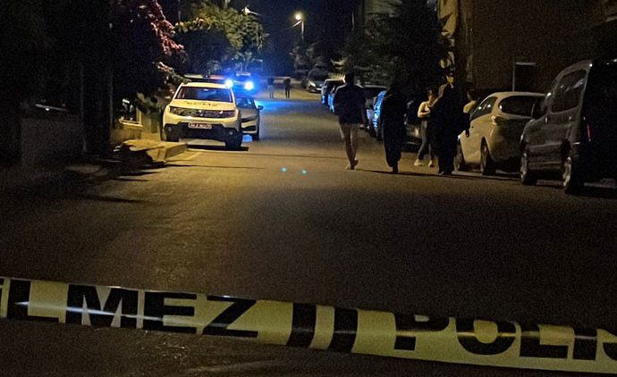 Ümraniye’de vahşet! Sokakta satırlı saldırıya uğrayan kadın hayatını kaybetti