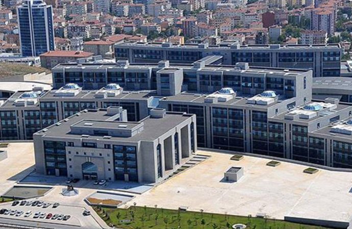 ‘Dünyanın en büyük adliyesi’ de küçük geldi