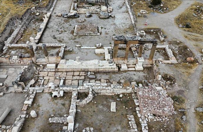 Blaundos Antik Kenti’nde fırın, zeytin ve metal atölyesi izleri bulundu