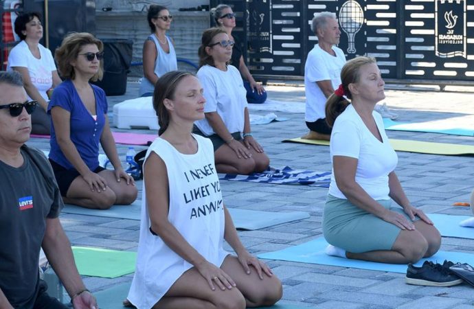 Belediyeden ücretsiz yoga dersi