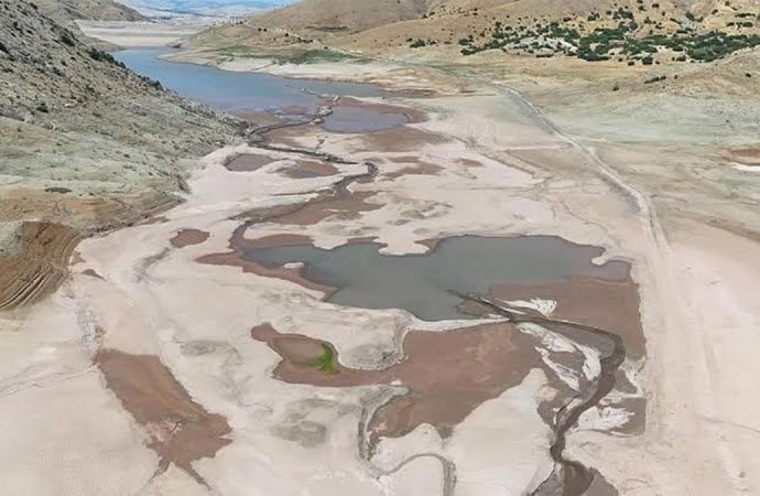 ‘Elazığ’da 2040’a kadar su sorunu çözüldü’ denmişti… Milyarlık baraj 7 yıl sonra kurudu!