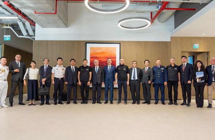 Japonya Savunma Bakanı Baykar’ı gezdi