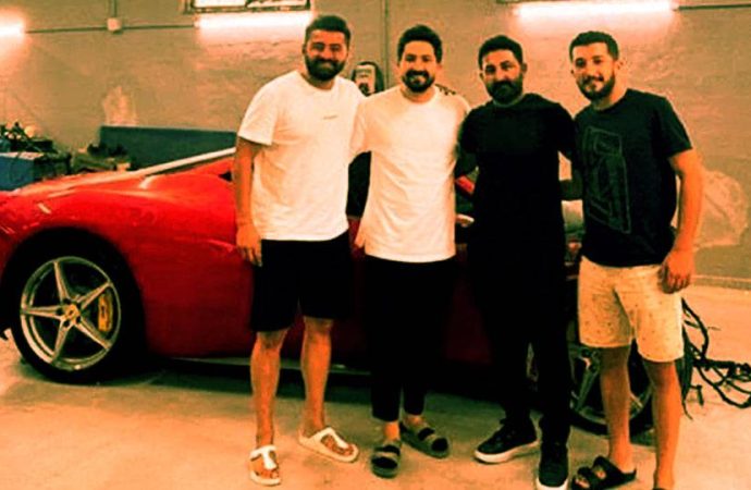Hurdaya dönen Ferrari’yi yarı fiyatına bir futbolcu aldı
