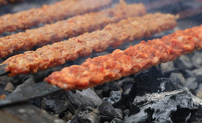Etsiz Adana Kebap uyarısı: Kıyma dağılmıyorsa o kebap değildir
