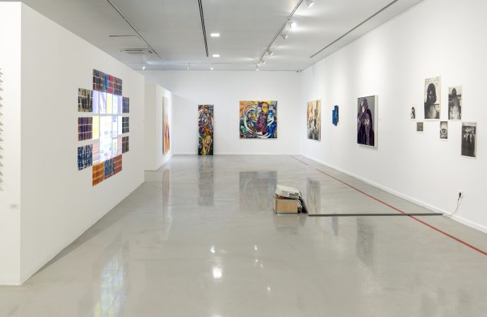 “Ay Tozunda Yürür Gibi” sergisi, Taksim Sanat’ta ziyarete açıldı