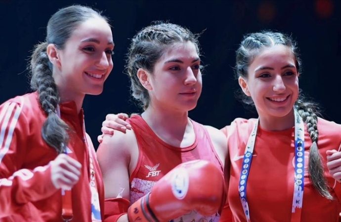 Ringde üç kız kardeş; 2 altın, 1 gümüş madalya