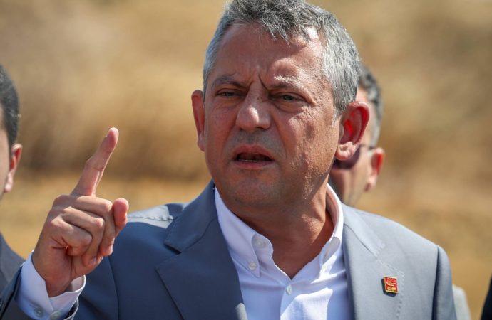 Aziz İhsan Aktaş’ın ev hapsi kararı kaldırıldı; Özgür Özel “Zaten sokakta geziyordu” dedi