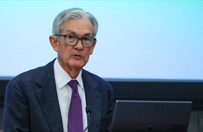 Fed Başkanı Powell faiz indirimine kapıyı araladı