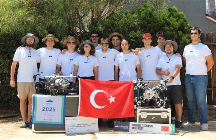 İTÜ’lü öğrenciler otonom su altı aracıyla dünya üçüncüsü oldu