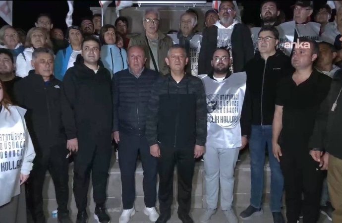 Özgür Özel Büyük Taarruz yürüyüşünde: Dört saat yürüdü, gün doğumunda fotoğraf çektirdi