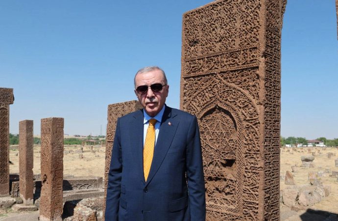 ‘Erdoğan’ın programına katılan öğrenciye 300 TL verilecek’