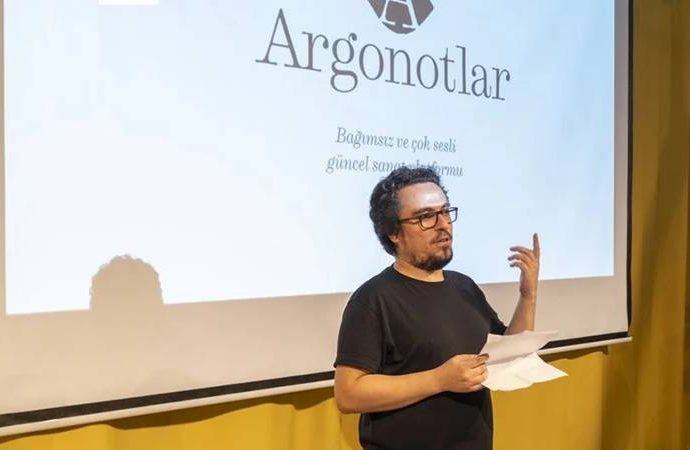 Kurucusu tacizle suçlandı, Argonotlar yayınını askıya aldı