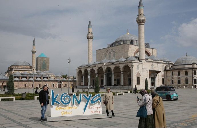 Çalıştay protokolu: Kadın ve erkeklerin otelleri arasında bin metre mesafe olacak