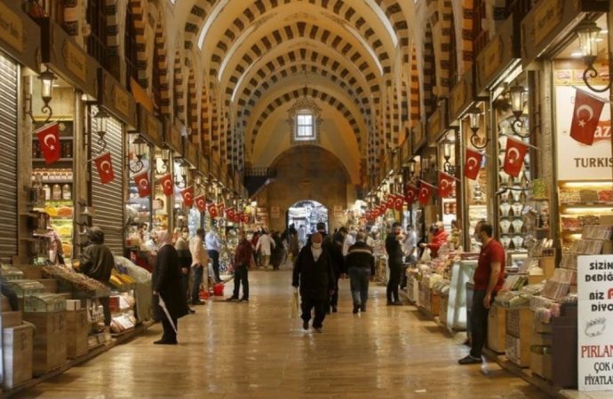 Kapalıçarşı’da 23 dükkana baskın: 40 kişi gözaltına alındı