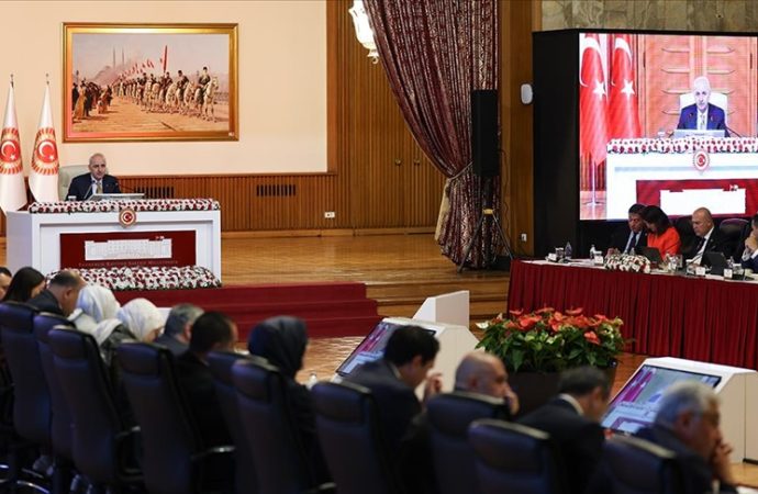 Milli Dayanışma, Kardeşlik ve Demokrasi Komisyonu baroları dinledi, İstanbul Barosu davet yazılı gelmedi diye gitmedi