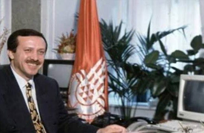 CHP belge paylaştı: Erdoğan, İBB Başkanı olduğu dönem maaşına ek olarak 7 ayrı şirketten ‘huzur hakkı’yla her ay 8 maaş aldı
