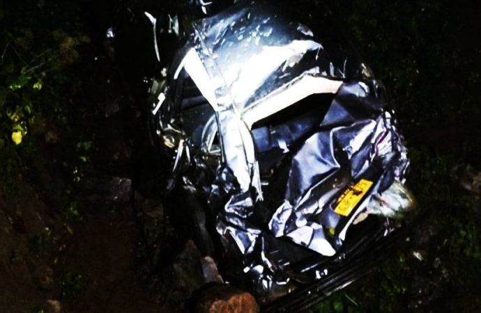 ABD’den tatile geldiler, uçuruma yuvarlandılar: Üç ölü, bir yaralı