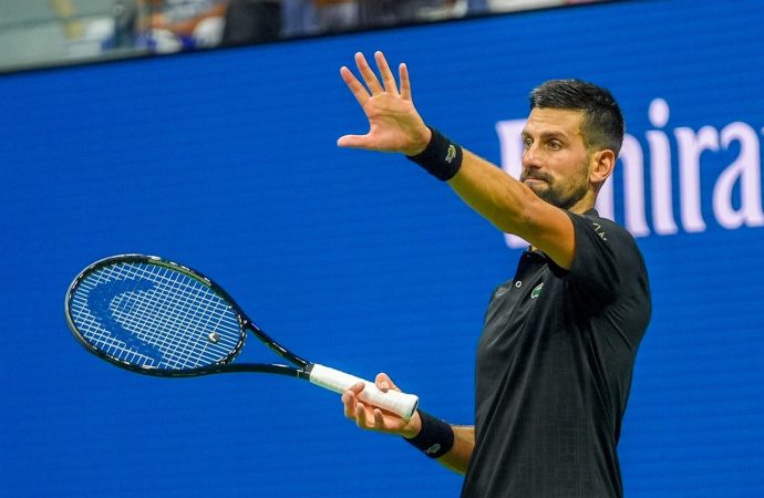Djokovic ve Pegula turladı
