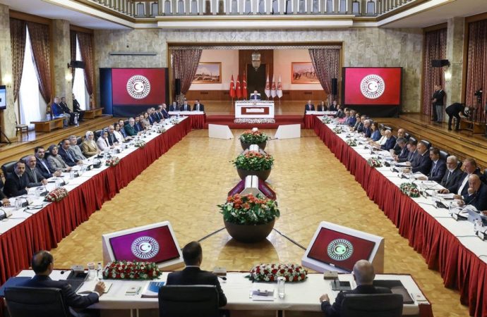 TBMM eski başkanları komisyonda: Yönetici kadrosu yurtdışına gönderilmeli