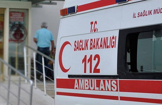 Araçta baygın bulunan iki kişi hastanede öldü