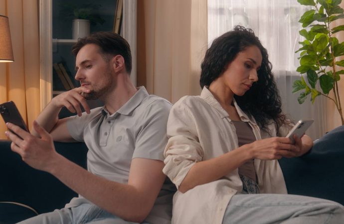 Telefonuna bakmadan duramayan dört burç