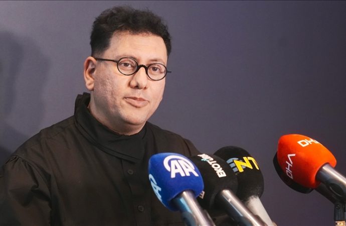 Refik Anadol, bu kez Time dergisine el attı, dergi kapaklarından sanat yarattı