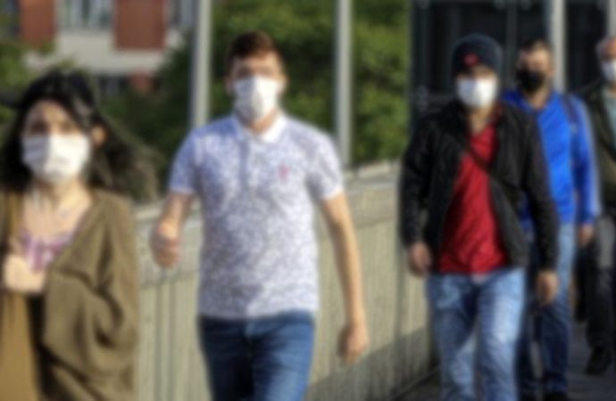 Bir mahalle maskeyle dolaşıyor