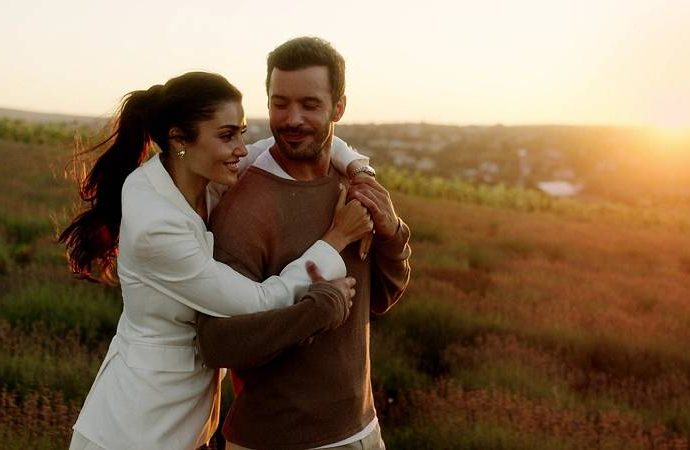 Hande Erçel ve Barış Arduç’lu ‘Aşk ve Gözyaşı’ndan ilk fragman