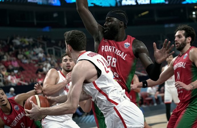 12 Dev Adam üçte üç yaptı, son 16’yi garantiledi