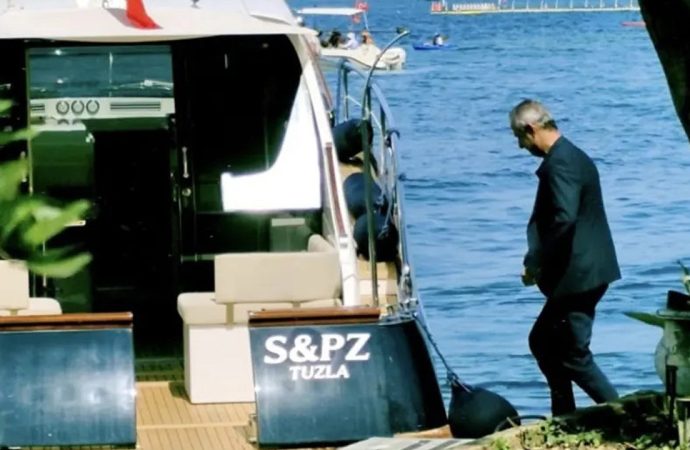 Fenerbahçe’de İsmail Kartal gelişmesi: Asbaşkanın yalısından çıkarken görüntülendi