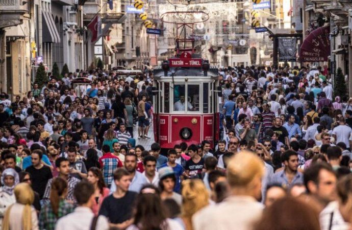 “Türk Milleti” Kimliği: Krizlerin Ortasında Dayanışmanın Çimentosu