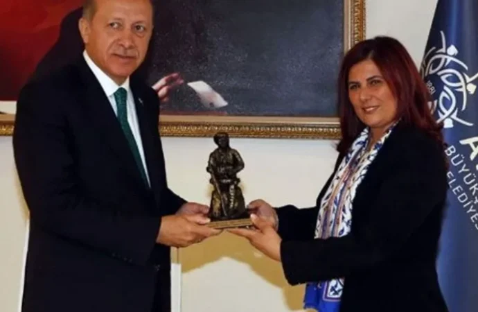 Sayın Cumhurbaşkanı bu rozeti siz takmayın, bir AKP yöneticisi taksın