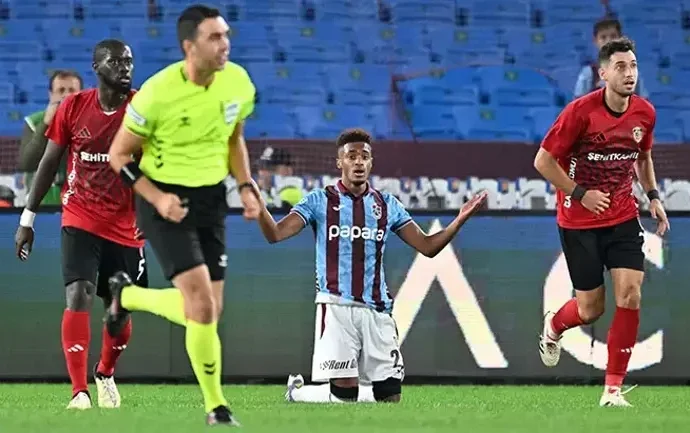 Hakem Arda Kardeşler Trabzon maçının 65. dakikasında öyle bir şey yaptı ki, Federasyon Başkanı bile isyan etti
