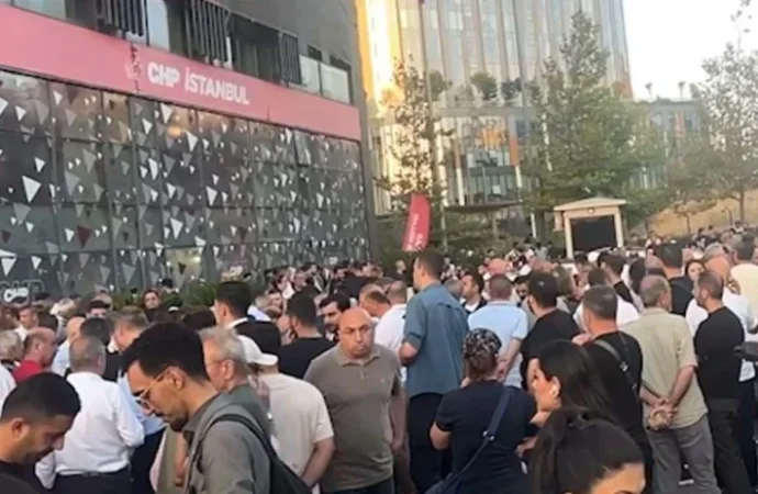 İstanbul’da bir mahkeme CHP’ye kayyım atamanın provasını yaptı