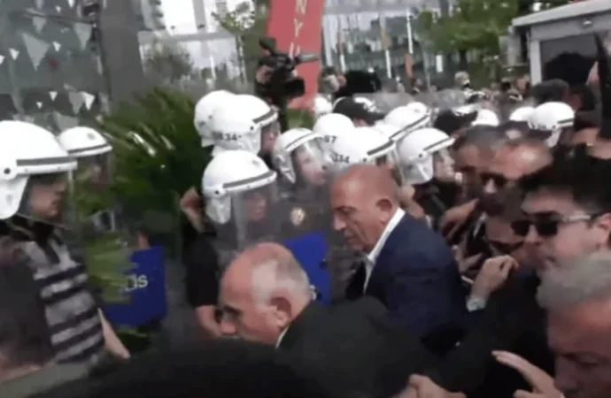 Türk demokrasisi için kara bir gün!