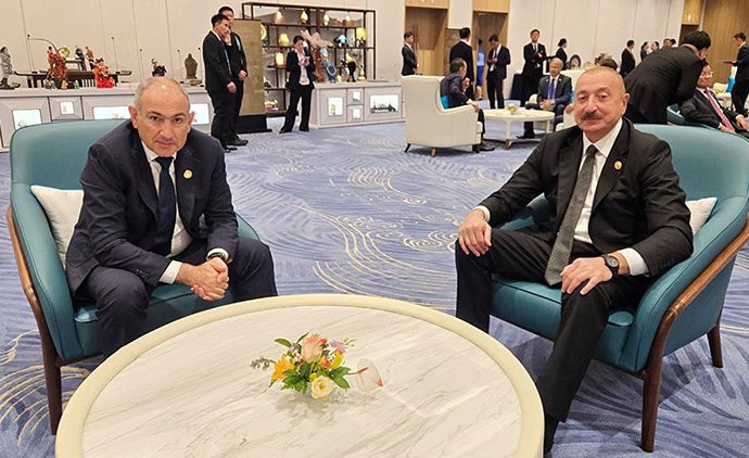 Aliyev ve Paşinyan bir araya geldi