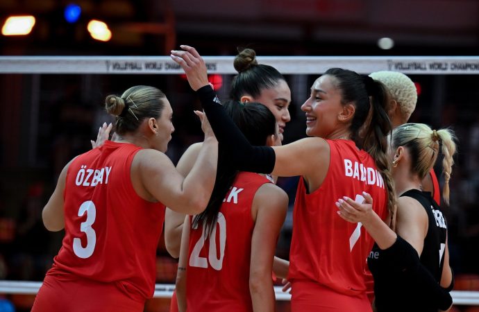 Filenin Sultanları set vermeden çeyrek finalde