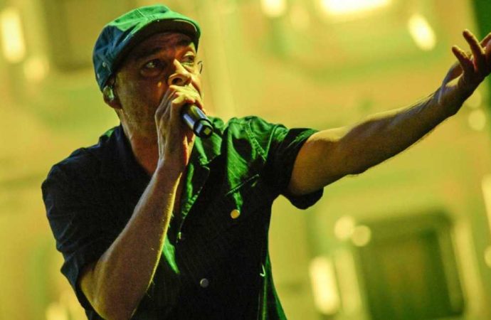 Ceza, İzmir’den ‘barış’ mesajı verdi