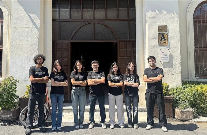 Cağaloğlu Anadolu Lisesi öğrencilerinden CERN’de büyük başarı