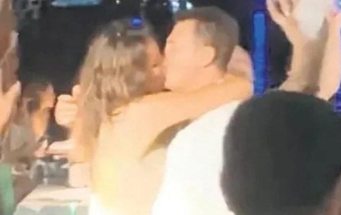 Fikret Orman ile Güzide Duran dudak dudağa