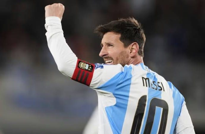 Messi iki golle Arjantin formasına veda etti: Dünya Kupası için açık kapı bıraktı