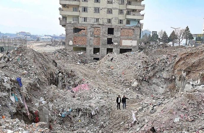 Reyyan Apartmanı davasında altı kamu görevlisine dava: 55 kişi ölmüştü
