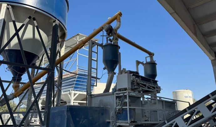Feci ölüm: Beton karıştırıcısına düştü