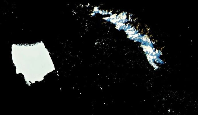 Dünyanın en büyük buzdağı A23a okyanusta sürüklenerek parçalanıyor
