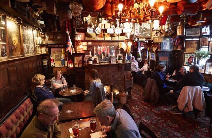 Bu hızla 2050’de mahallelerde anısı kalacak: Britanya’da her yıl beş pub kapanıyor