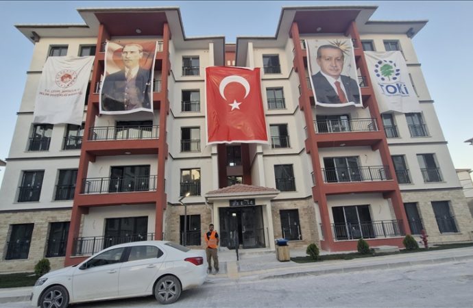 Hatay’da 16 bin 993 deprem konutu ile 1355 iş yerinin daha hak sahibi belirlendi